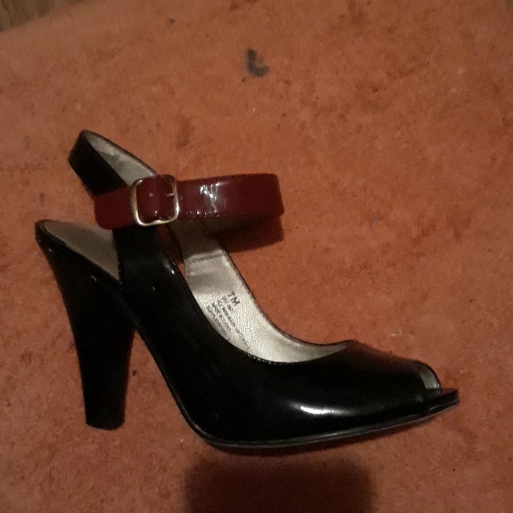 Shoes - Picture 3 of 4